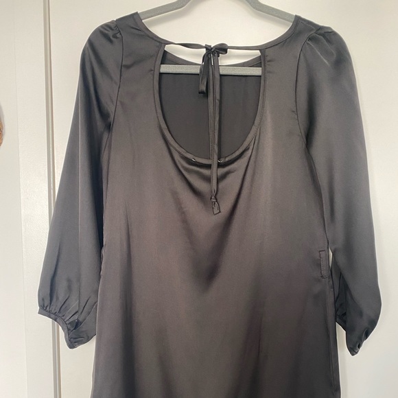 Elegant black dress with mid-length sleeves - Picture 2 of 3